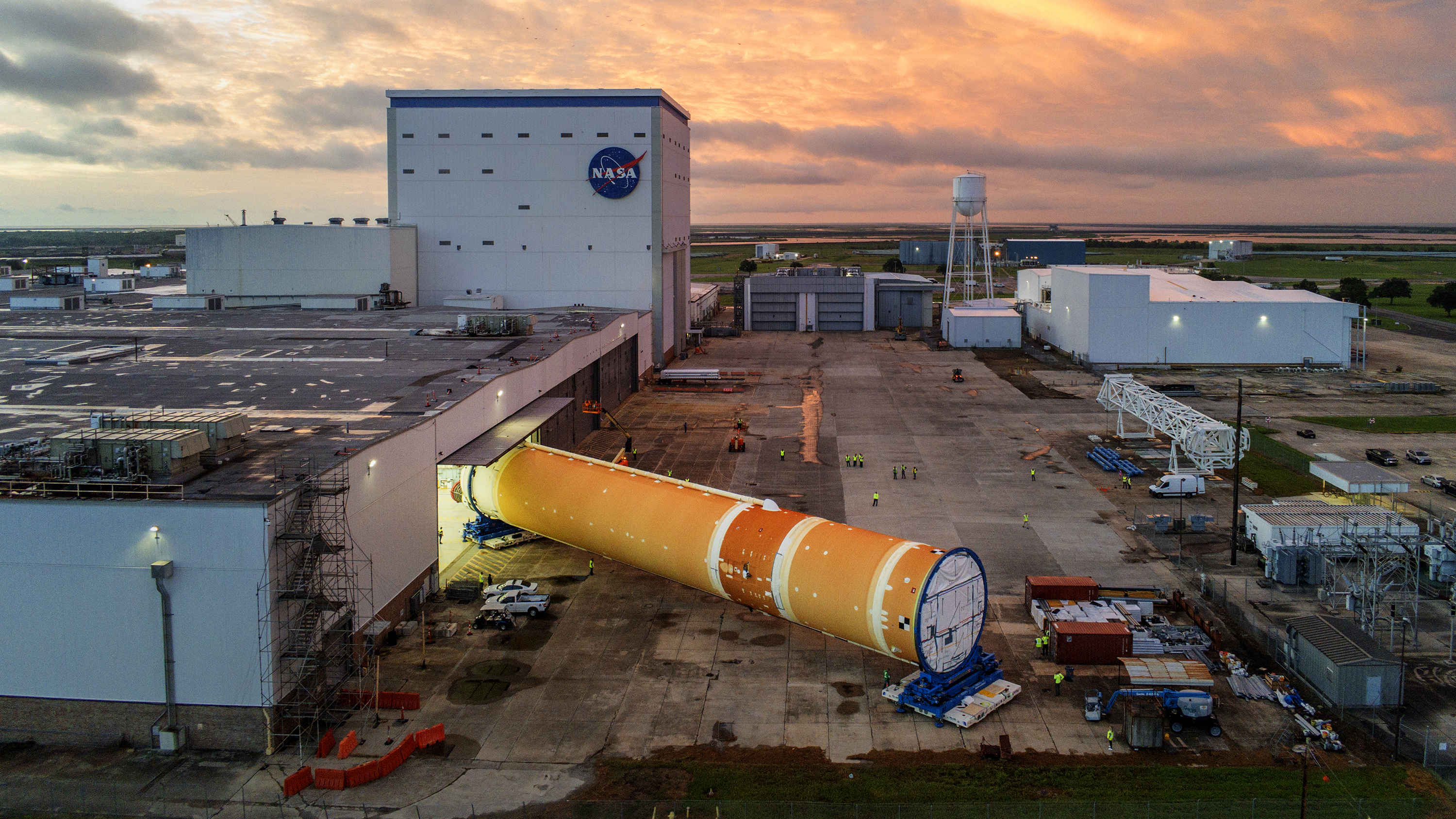 The Artemis II Core Stage moves from final assembly to the VAB at NASA’s Michoud Assembly Facility in New Orleans, July, 6, 2024.